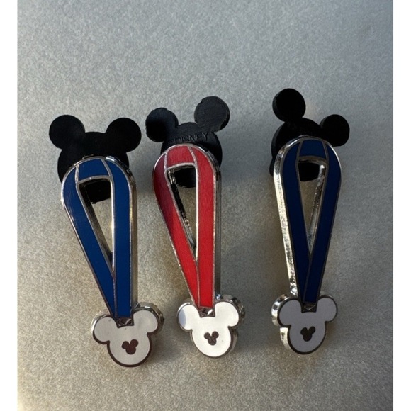 WDW - 2010 Hidden Mickey Series - Lanyard Blue & Red 3 Disney Pin 75171 - Picture 5 of 5